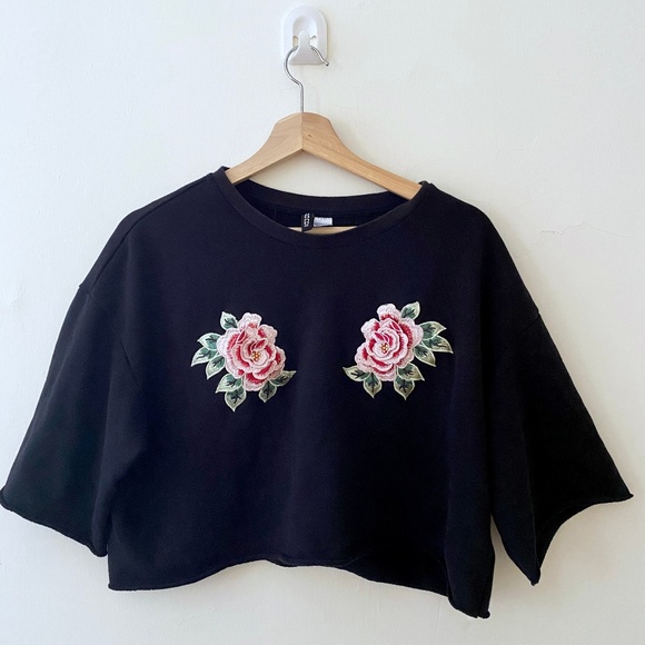 🛍BOGO🛍 H&M Embroidered Crop Top - Picture 5 of 6